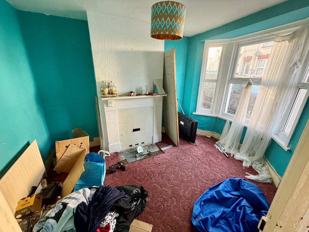 Lot: 162 - MID-TERRACE HOUSE FOR IMPROVEMENT - Living room with bay window